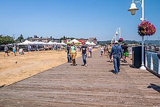 Boardwalk by the sea in Florence, Oregon. Image credit: Manuela Durson / Shutterstock.com.