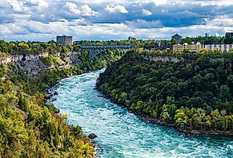 Whirlpool Rapids Bridge crosses Niagara River between Niagara Falls in New York and Niagara Falls in Ontario. Image credit: Randy Runtsch via Shutterstock.