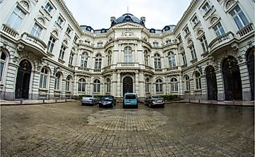 Where Does The Prime Minister Of Belgium Live?