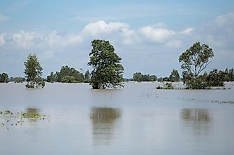 What is the Difference Between a Tropical Storm and a Tropical Depression?