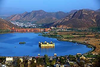 10 Architectural Wonders Built On Water