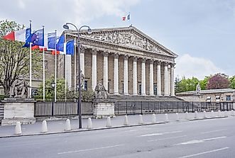 What Type Of Government Does France Have?