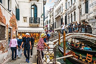15 Popular Summer Destinations With The Worst Crowds