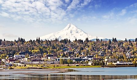 Hood River in Oregon, with Mount Hood forming the backdrop.