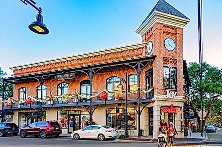 Shops line Washington Avenue in Ocean Springs, Mississippi. Editorial credit: Carmen K. Sisson / Shutterstock.com
