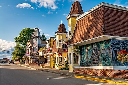 Chemainus, British Columbia: Colorful city buildings on a sunny day. GagliardiPhotography / Shutterstock.com