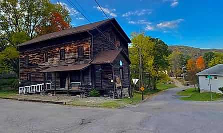 Naples Mill in Naples, New York. Image by Andre Carrotflower, CC BY-SA 4.0, via Wikimedia Commons.