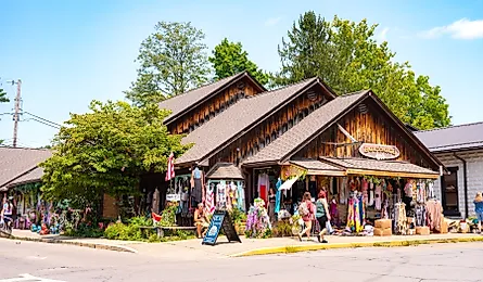 Street scene from the historic downtown of Nashville, Indiana. Editorial credit: Little Vignettes Photo / Shutterstock.com
