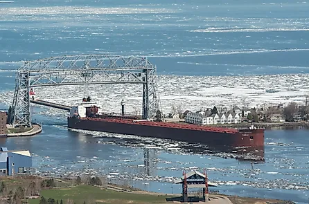 Paul R. Tregurtha entering Duluth through late-season ice, By Pete Markham from Loretto, USA - Duluth Trip - May 2014 - MV Paul R. Tregurtha arrives in Duluth, CC BY-SA 2.0, https://commons.wikimedia.org/w/index.php?curid=102616443