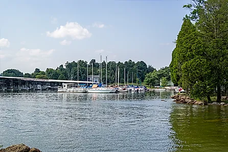 Fort Loudon Marina in Lenoir City Park, Lenoir City, Tennessee, USA.