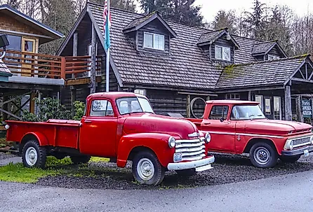 Forks Visitor Information Center with Bella's car from the famous Twilight films. Image credit 4kclips via Shutterstock.