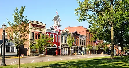 East Washington Street in Medina, Ohio, via Kenneth Sponsler / Shutterstock.com