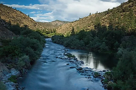 Klamath river flows through Oregon and North California