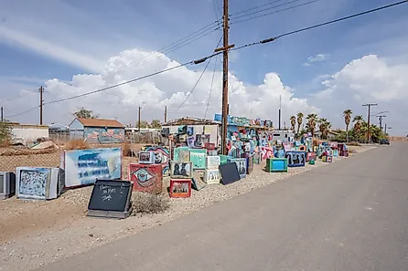 : Abandoned city of Bombay beach along the Salton sea in the Sonoran desert. Editorial credit: WildSnap / Shutterstock.com