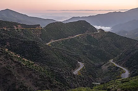 Hwy 33 in the California Mountains near Ojai. Credit: Joseph Paguio / Shutterstock