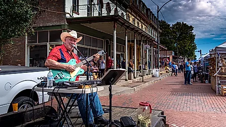 Country folk singer in Lebanon, Illinois. Image credit: RozenskiP / Shutterstock.com.