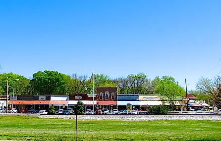 Downtown Bell Buckle, Tennessee. Image credit: Brian Stansberry via Wikimedia Commons.