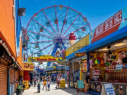  Coney Island’s Wonder Wheel Park. Editorial credit: Brian Logan Photography / Shutterstock.com