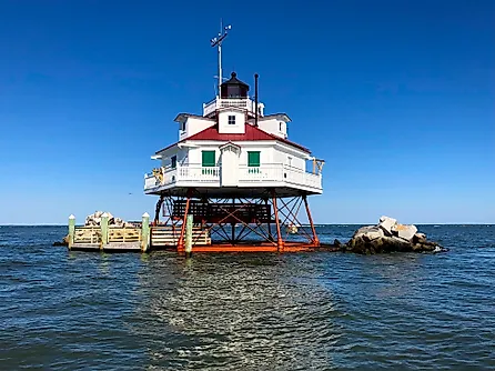 Thomas Point Shoal Lighthouse in Chesapeake Bay, Maryland. Image credit: Jonna Hennig / Shutterstock.com.
