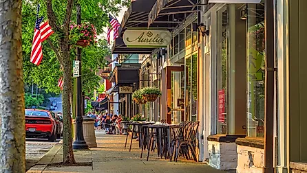 Main Street shops and diners in Chagrin, Falls, Ohio. Editorial credit: Lynne Neuman / Shutterstock.com