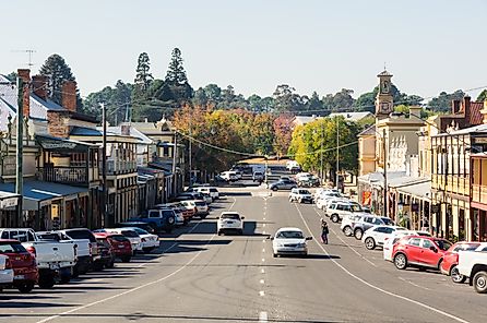 View along historic Ford Street in the goldrush town of Beechworth. By nilsversemann