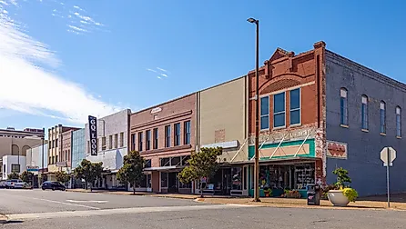 The Old Business District on Broad Street in Texarkana, Arkansas. Editorial credit: Roberto Galan / Shutterstock.