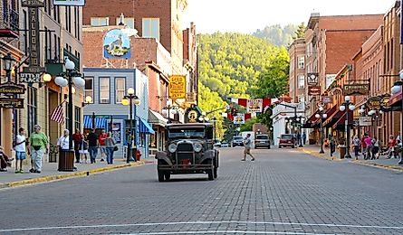 Main Street in Deadwood, South Dakota. Image Credits: Michael Kaercher via Shutterstock