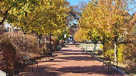 Cool Springs Park in Wilmington, Delaware, with fall colours. 