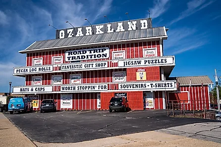 Ozarkland gift shop, in Camdenton, Missouri. Image credit melissamn via Shutterstock