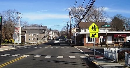 Eastbound Main Street at Lakeview Drive in New Egypt, New Jersey. By Mr. Matté, CC BY 3.0, Wikimedia Commons