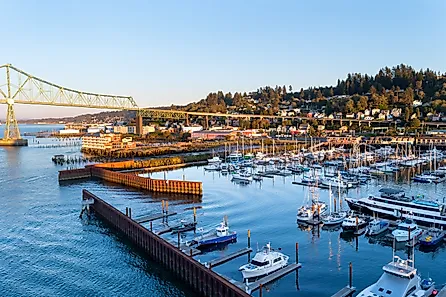 The West Mooring Basin Marina in Astoria, Oregon. Image: Debbie Ann Powell / Shutterstock.