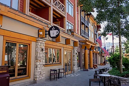 A cafe in The Village, a shopping area in the town of Mammoth Lakes, California. Editorial credit: bluestork / Shutterstock.com