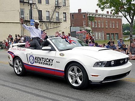 Car out for a parade in Kentucky during the Fourth of July. By 5chw4r7z from Cincinnati - Northside Fourth of July Parade 2011, CC BY-SA 2.0.