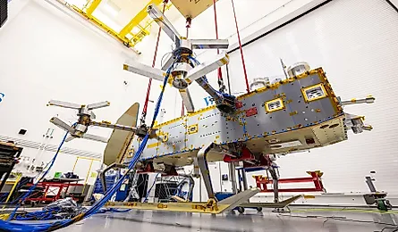 Dragonfly suspended by bungee cords during its ground vibration testing. By NASA/Johns Hopkins APL/Ed Whitman - https://science.nasa.gov/blogs/dragonfly/2026/07/09/nasas-dragonfly-clears-key-tests-as-titan-rotorcraft-takes-shape/, Public Domain, Wikimedia