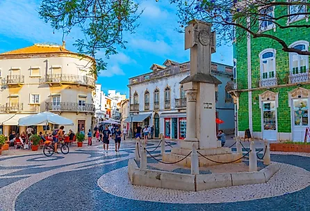 Commercial street in Lagos, Portugal. Image credit trabantos via Shutterstock