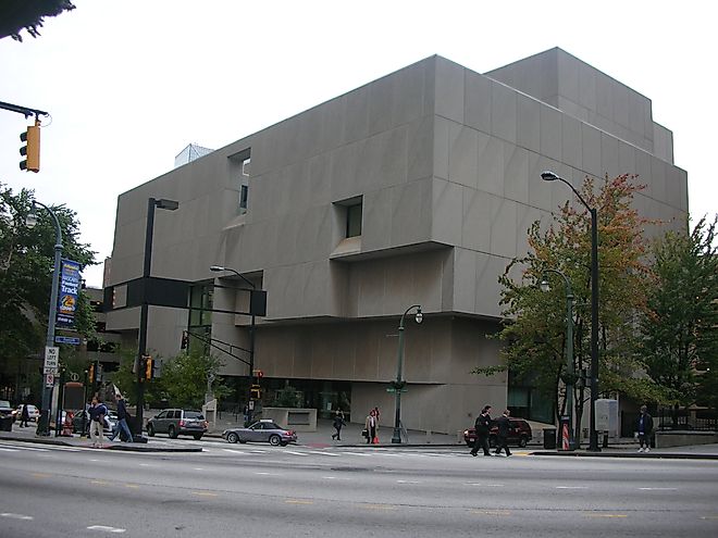 The Central Library in Atlanta, Georgia. By Atlantacitizen at the English-language Wikipedia, CC BY-SA 3.0, https://commons.wikimedia.org/w/index.php?curid=4801248