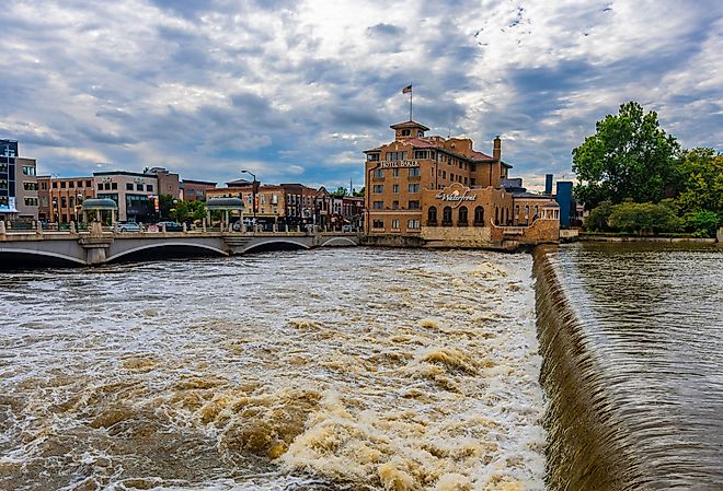 Downtown St.Charles, Illinois, via Nejdet Duzen on Shutterstock.