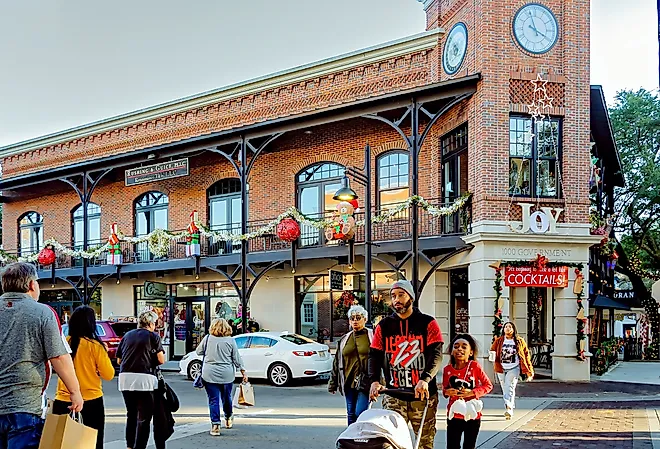 Downtown street in Ocean Springs, Mississippi. Image credit Carmen K. Sisson via Shutterstock