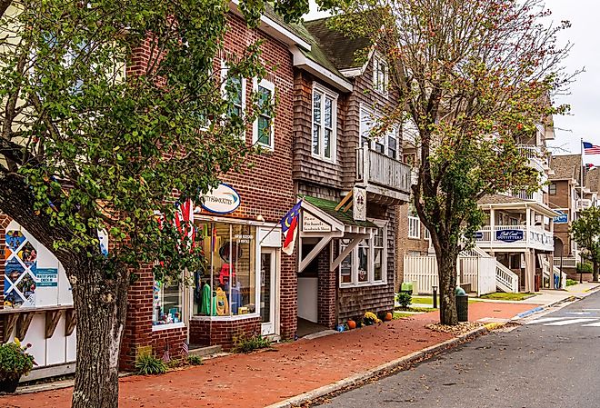 Street view in downtown Manteo. Editorial credit: Wileydoc / Shutterstock.com