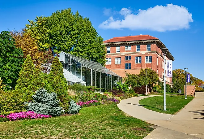 Teaching and Research Greenhouse on the campus of the University of Northern Iowa in Cedar Falls, Iowa. Image credit Ken Wolter via Shutterstock