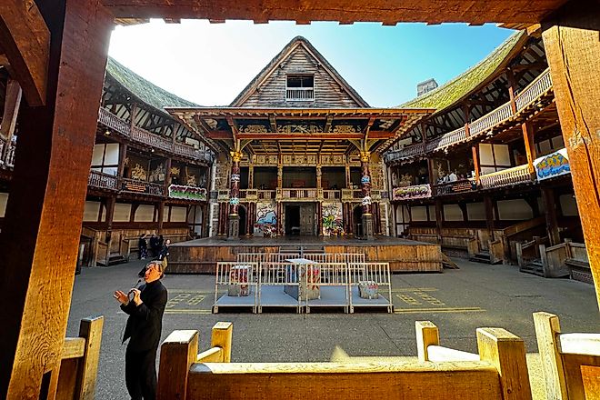 Guided tour of Shakespeares Globe. Image credit Bryan Dearsley.
