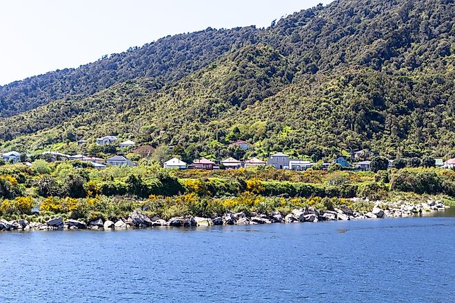 Charming houses sit near the Grey River in Greymouth, New Zealand.