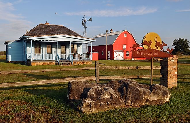 A farmhouse in Carthage, Missouri. Editorial credit: BD Images / Shutterstock.com.