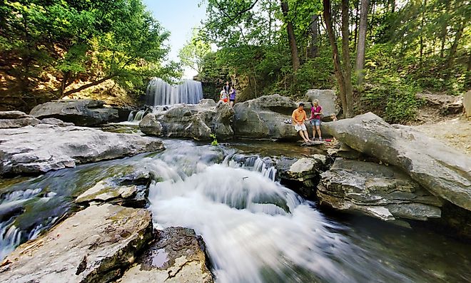 Tanyard Creek Waterfall near Bella Vista, Arkansas. Image credit: Natalieshort via Wikimedia Commons. 