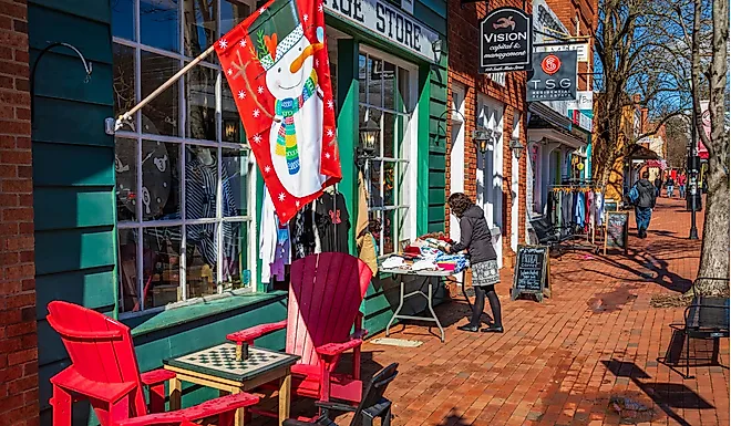 DAVIDSON, NC, USA. Editorial credit: Nolichuckyjake / Shutterstock.com