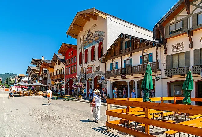 Street view in Leavenworth, Washington. Image credit Kirk Fisher via Shutterstock
