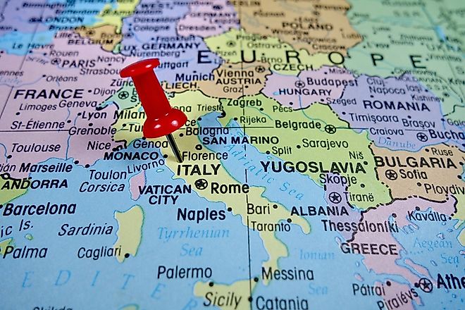 A map showing Italy and its neighbors. 
