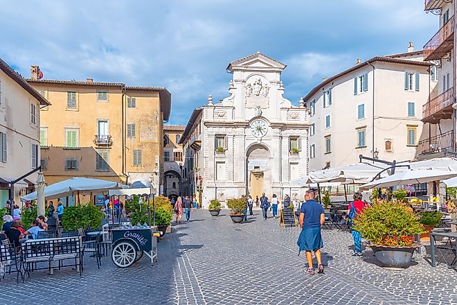 Piazza del Mercato in the center of Spoleto. Editorial credit: trabantos / Shutterstock.com