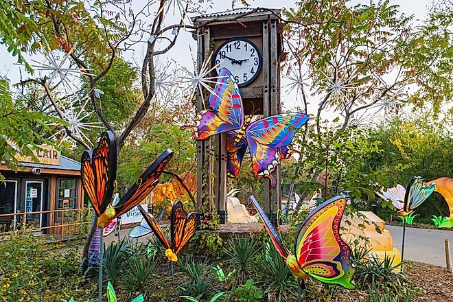 Night at the Oklahoma City Zoo Safari Lights. Image credit Kit Leong via Shutterstock