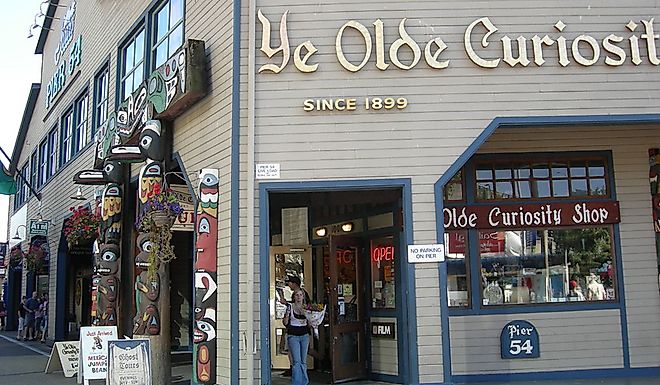 Ye Olde Curiosity Shop, Pier 54, Seattle, Washington. I, Jmabel, CC BY-SA 3.0, via Wikimedia Commons. Wikipedia.